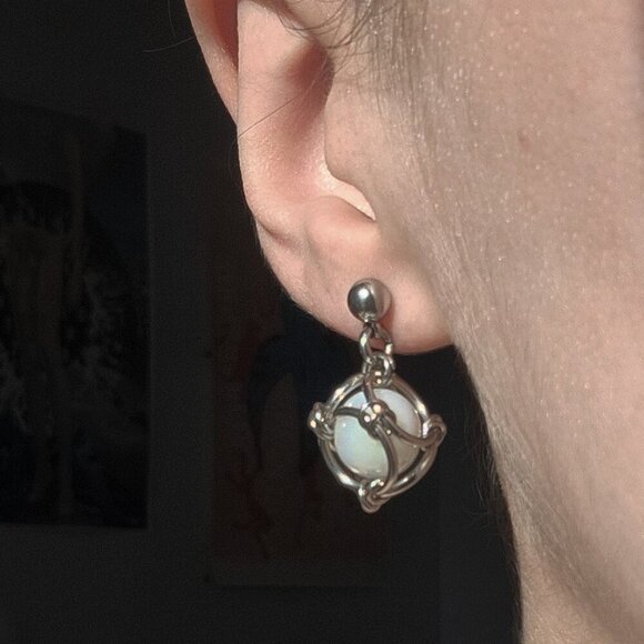 Vintage Victorian classic big white pearl and silver earrings - Picture 7 of 7